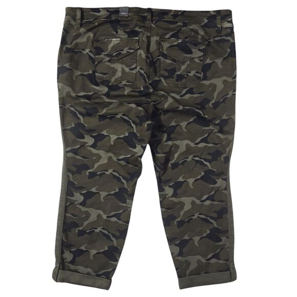 NWT Torrid Camo Capris Pants 22 Womens Green Camouflage New Utility Gorp Grunge - Picture 2 of 11